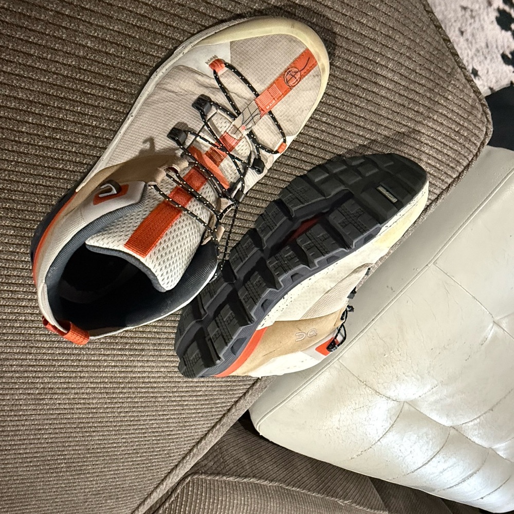 Men's on clouds